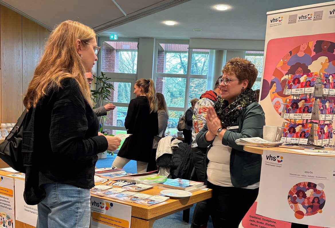 Bei einem Markt der Möglichkeiten hatten die Unternehmen die Gelegenheit, Beratungsstellen und Projekte aus dem Bereich Arbeitsmarktintegration kennenzulernen und Fragen loszuwerden.