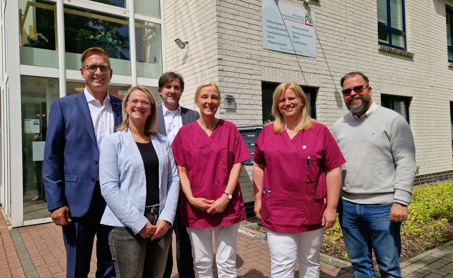 Gruppenbild der 6 Personen zur Begrüßung der neuen Fachärzte im RVZ Wesermarsch